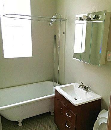 5th image of 854 N Oakley Blvd APT 3S