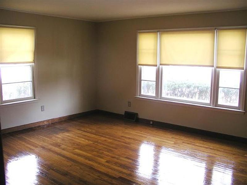 2nd image of 3072 SUNSET Lane