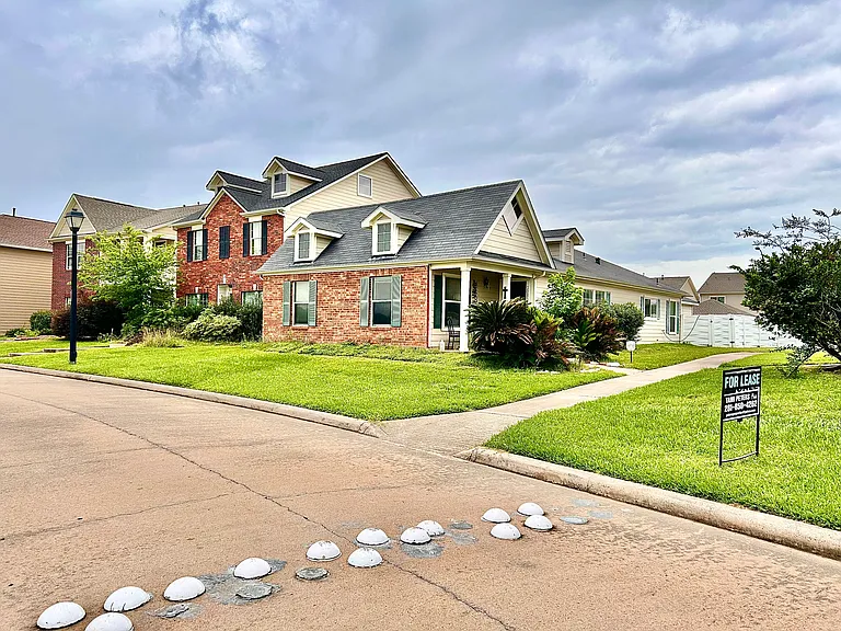 20839 Settlers Lake Cir N — Photo 33
