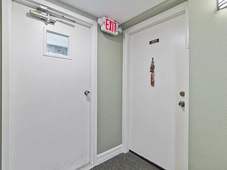 21280 Brinson Ave — Photo 17