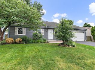 215 Bolz Rd, Carpentersville, IL 60110