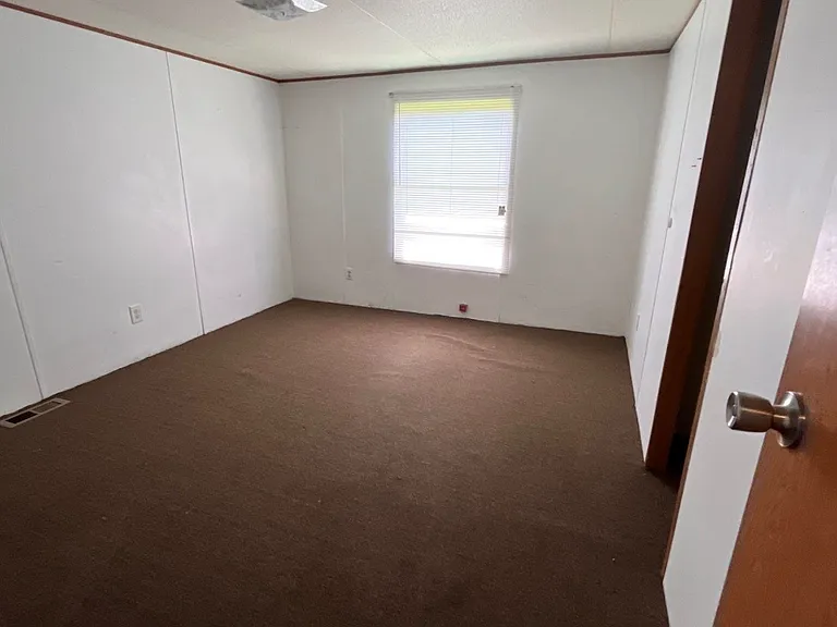 907 Strawberry St — Photo 2