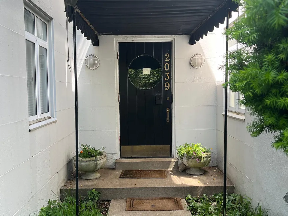 2039 Douglass Blvd #1