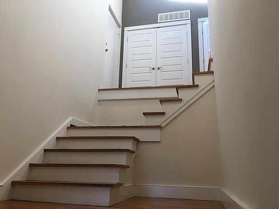 3rd image of 64 Ledgebrook Dr