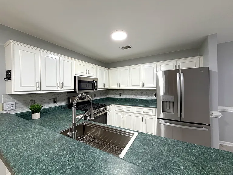 476 Connemara Trl — Photo 3