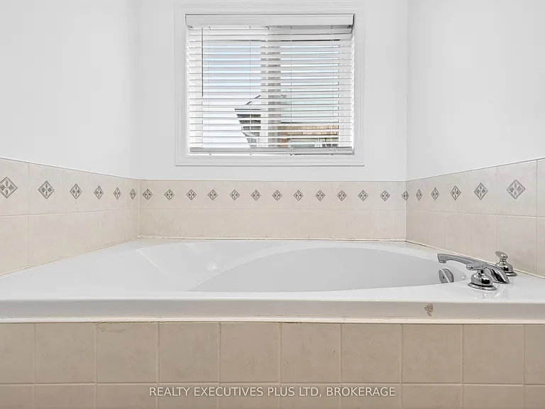 389 Wright Cres — Photo 23