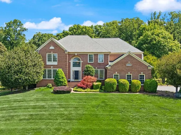 511 Nalls Dairy Ct, Great Falls, VA 22066