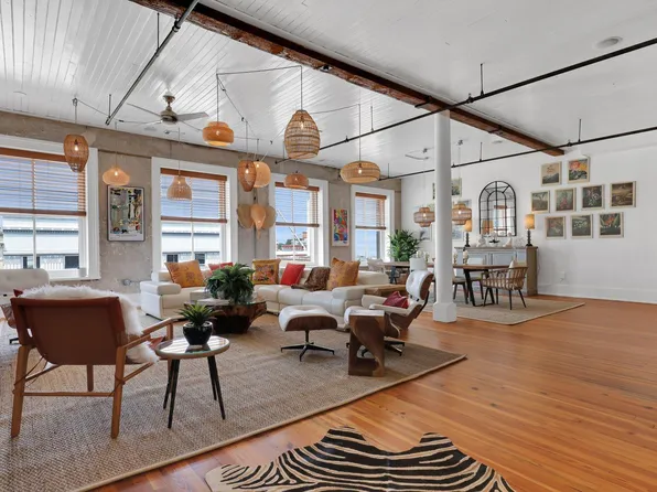 301 W Broughton St APT 4A, Savannah, GA 31401