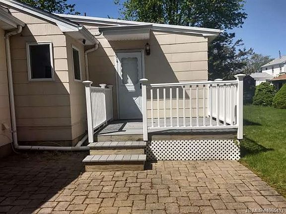 5th image of 106 Hollyberry Dr