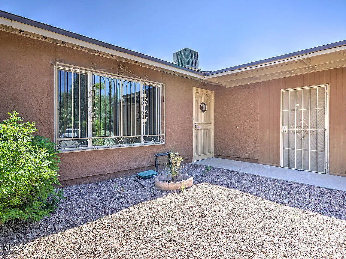 4 bed, 1802 sqft, $2,100 — Photo 4