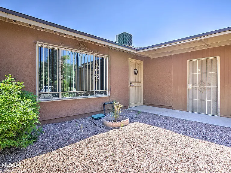 2891 W Saint Tropaz Ave — Photo 4