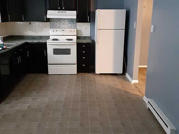 Kitchen. Dishwasher included.
