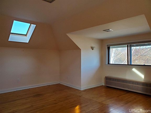 4th image of 1015 E Houghton Ave