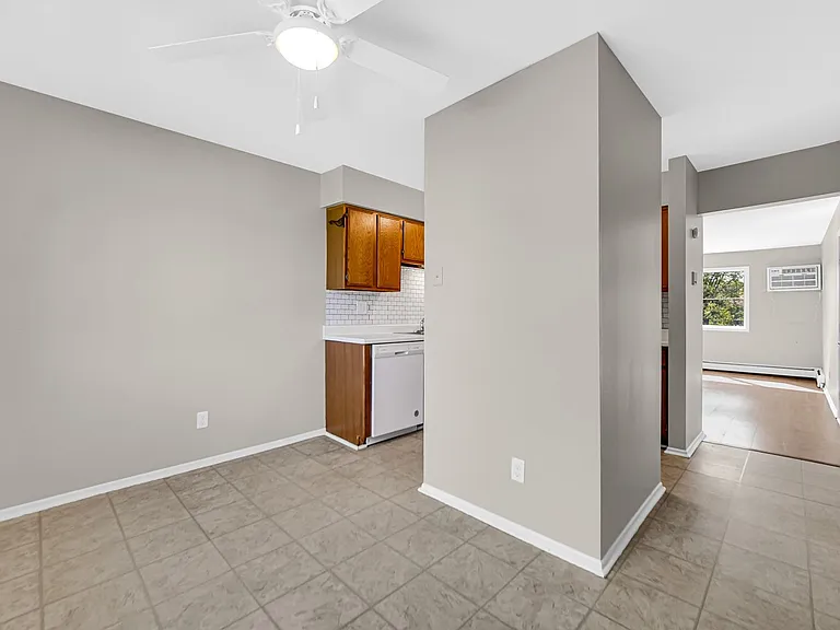8127 Mount Ct — Photo 11