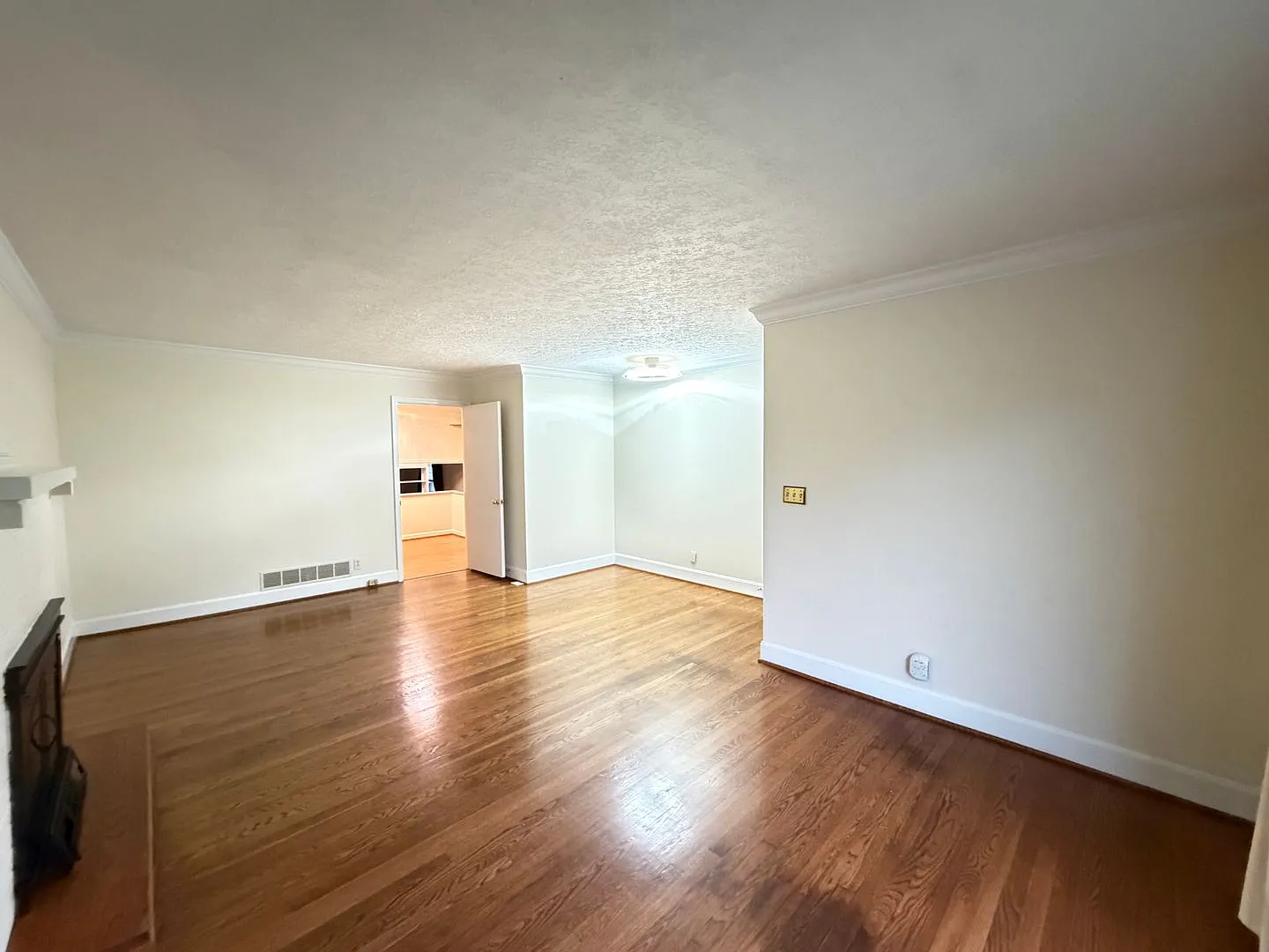 Lovely 4 Bedroom and 3 Bath House! — Photo 3