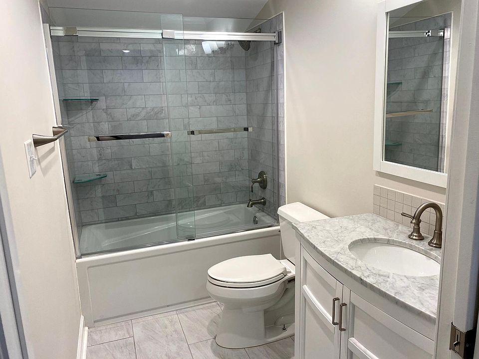 The second ensuite.