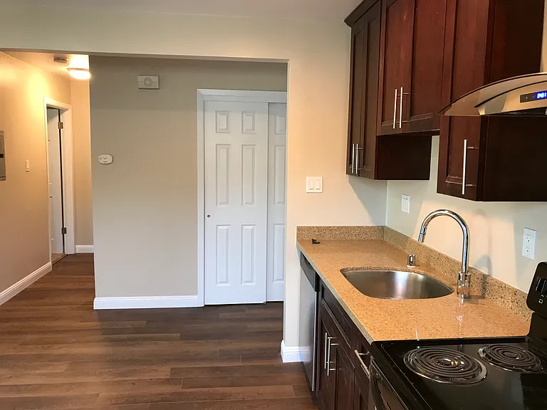 7 Garden Ct #4 — Photo 4