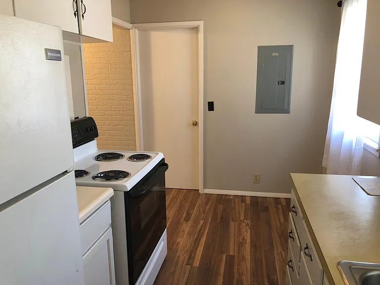 1308 E Alturas St — Photo 3