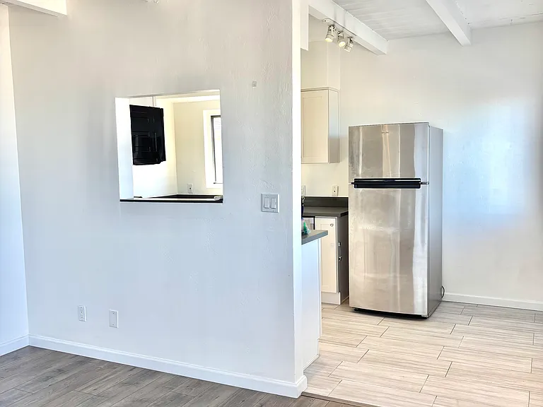 Open living room/kitchen pass through