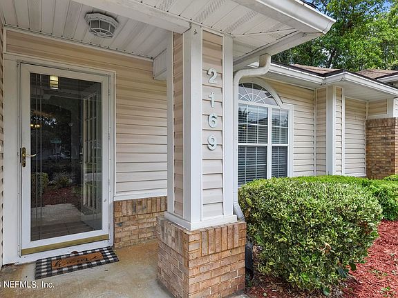 3rd image of 2169 ST MARTINS Drive W
