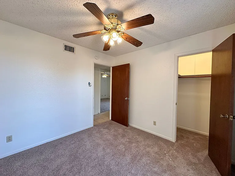 216 W Cardinal Ln — Photo 23