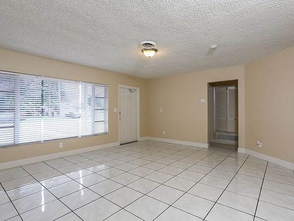 4th image of 3921 NW 46th Ave