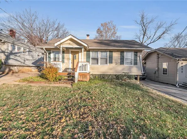 8405 Robinson St, Overland Park, KS 66212