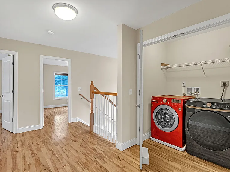 366 Colchester Ave — Photo 24