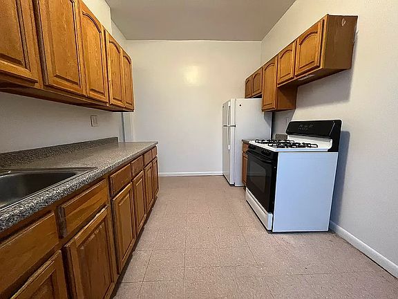 4th image of 1348 Sheridan Ave #2A