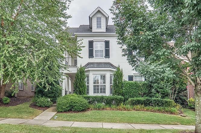 1st image of 1444 Burnside Dr