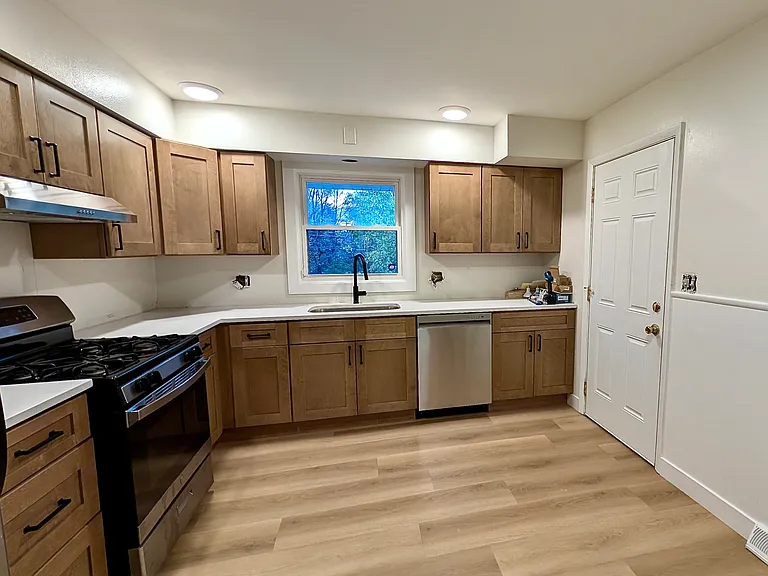 218 Flintridge Dr — Photo 3
