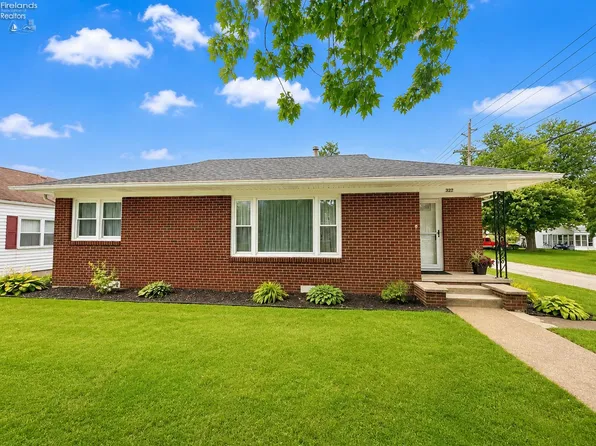 522 W 3rd St, Pt Clinton, OH 43452