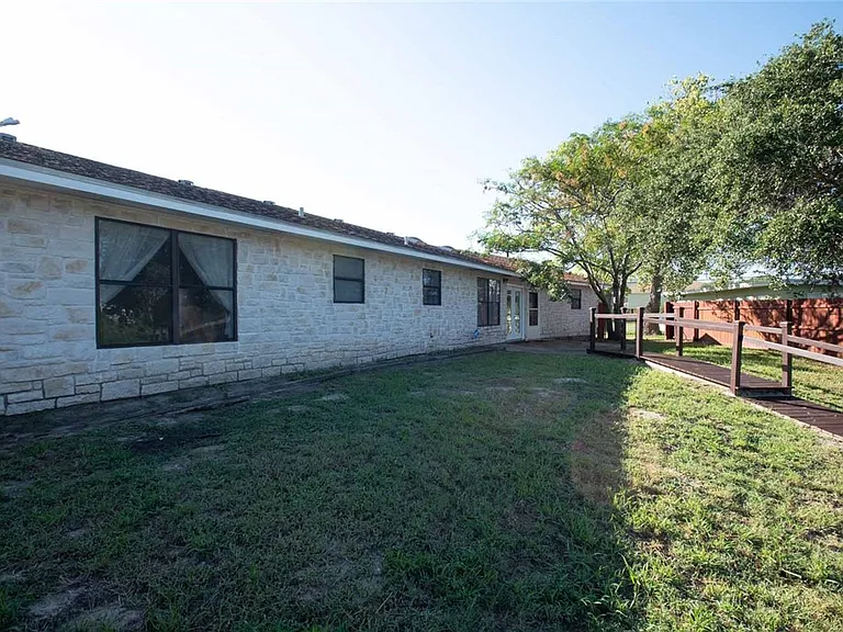 3442 Laguna Shores Rd — Photo 12