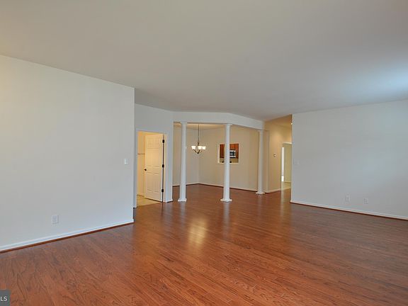 3rd image of 9408 Fyvie Ln