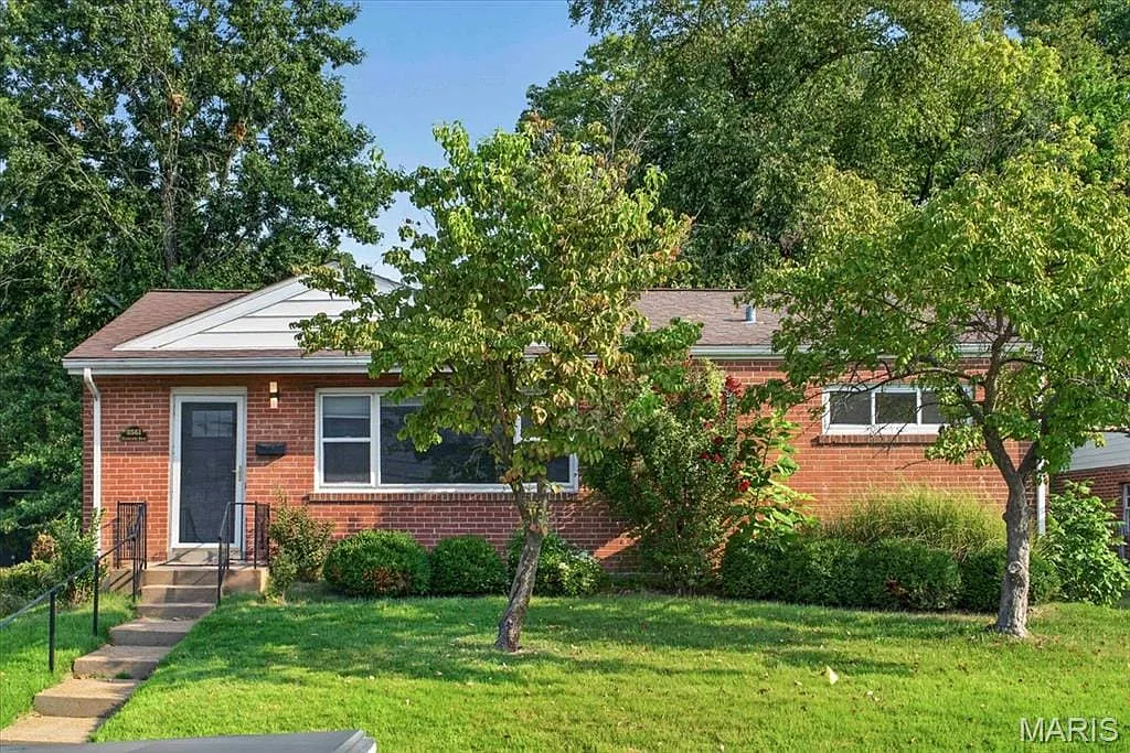 3 bed, 2.0 bath, 1388 sqft, $2,700 — Photo 1