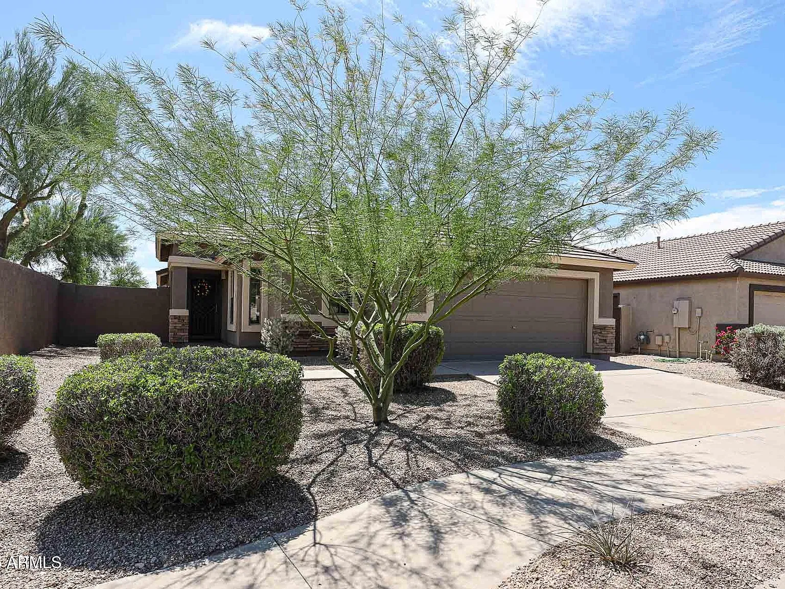 3 bed, 2.0 bath, 1679 sqft, $2,000 — Photo 2