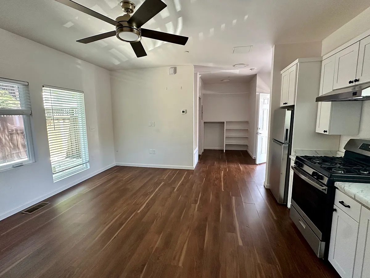Building Photo - 1380 Lincoln Ave #2