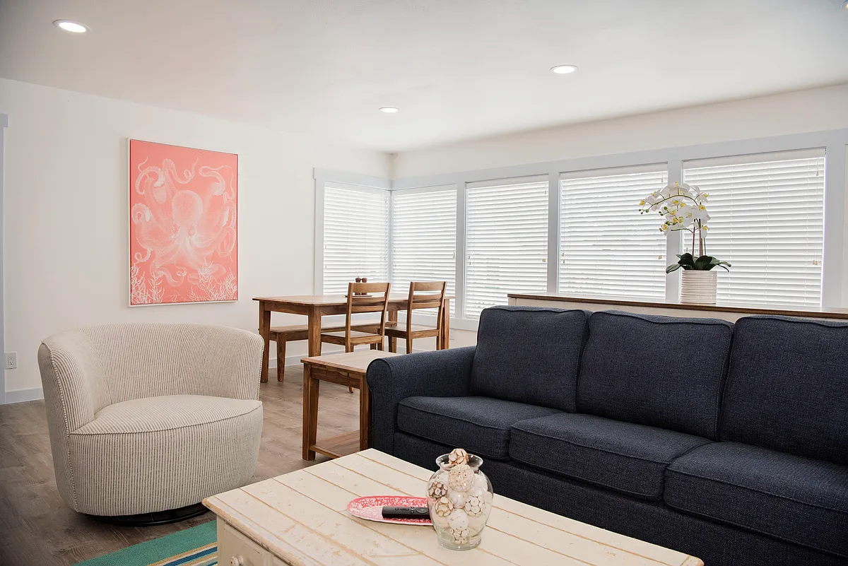 Living room - 441 S Columbia St