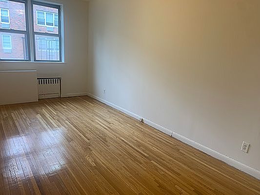4th image of 242 E 80th St APT 4E