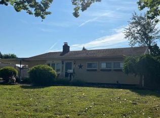 36 Orangewood Dr, Levittown, PA 19057