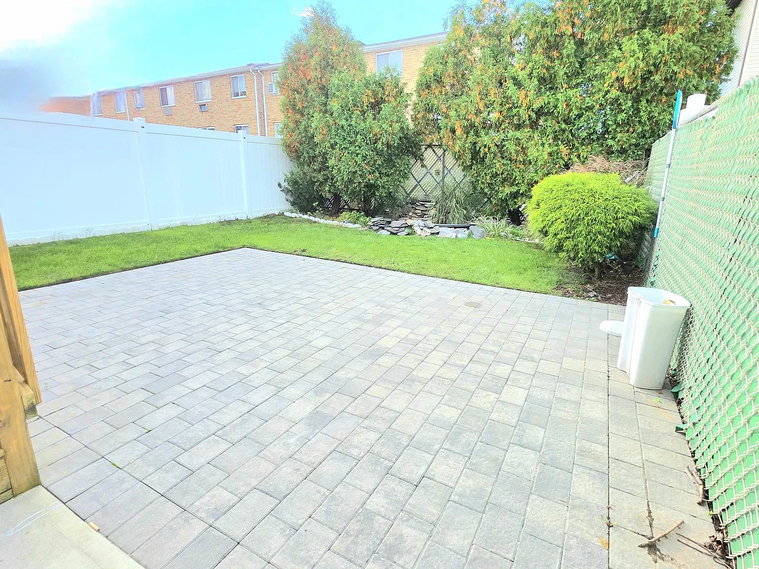 3 bed, 2500 sqft, $3,500 — Photo 2