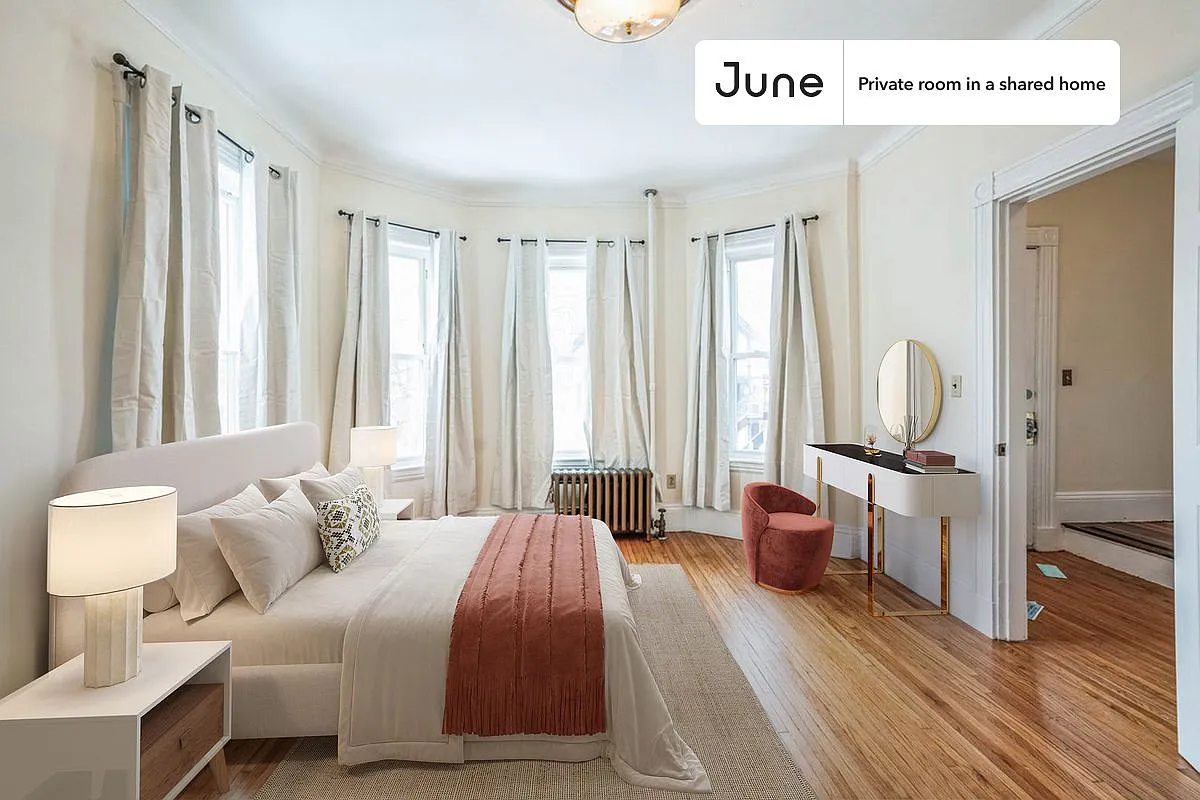 Queen bedroom in 4 bed/1.5 bath home in Somerville #1826 A — Photo 1