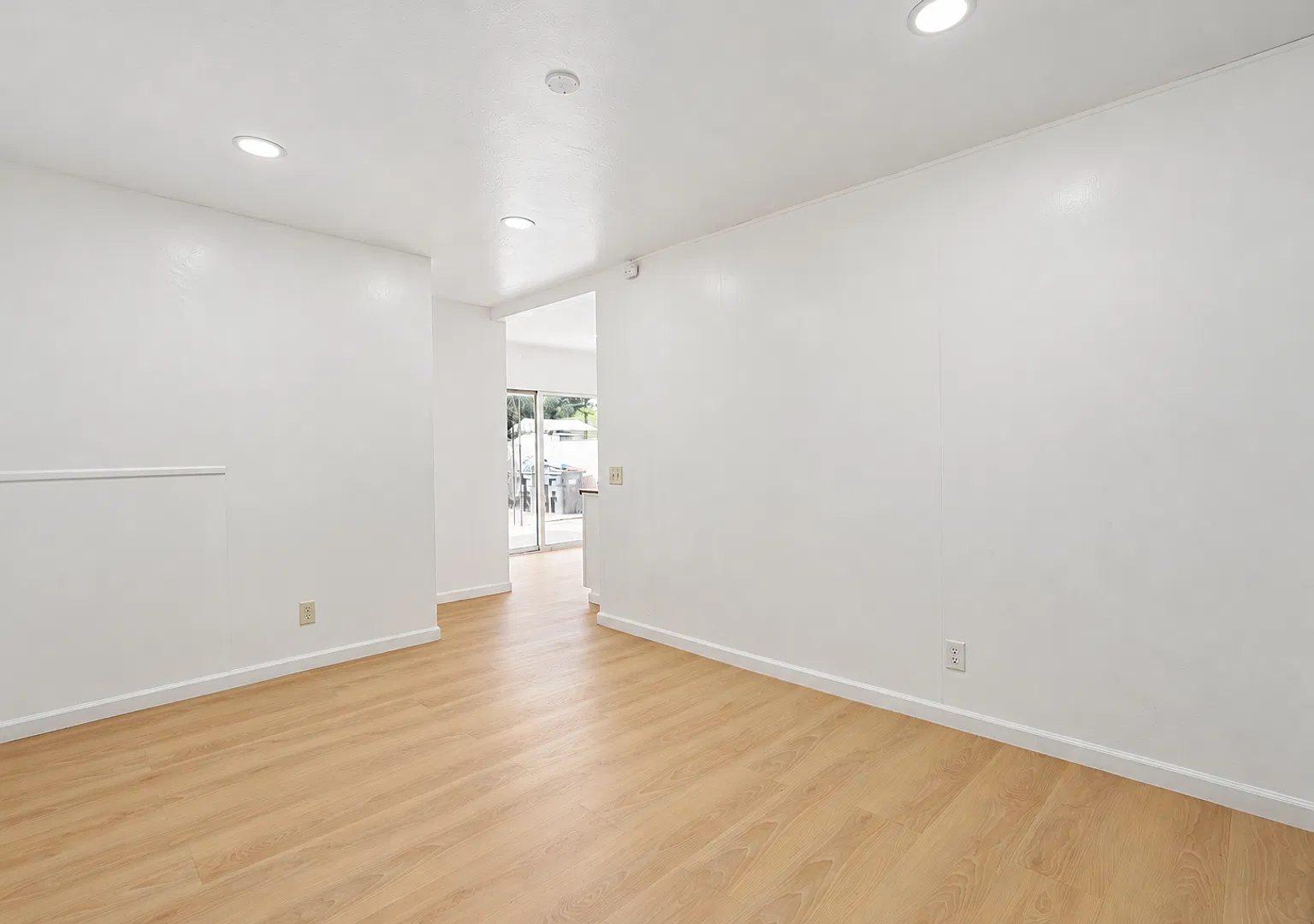 604 West 10th Street — Photo 3
