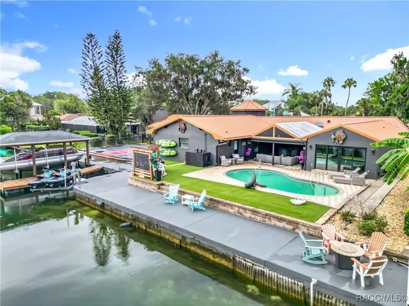 823 SW Kings Bay Dr, Crystal River, FL 34429