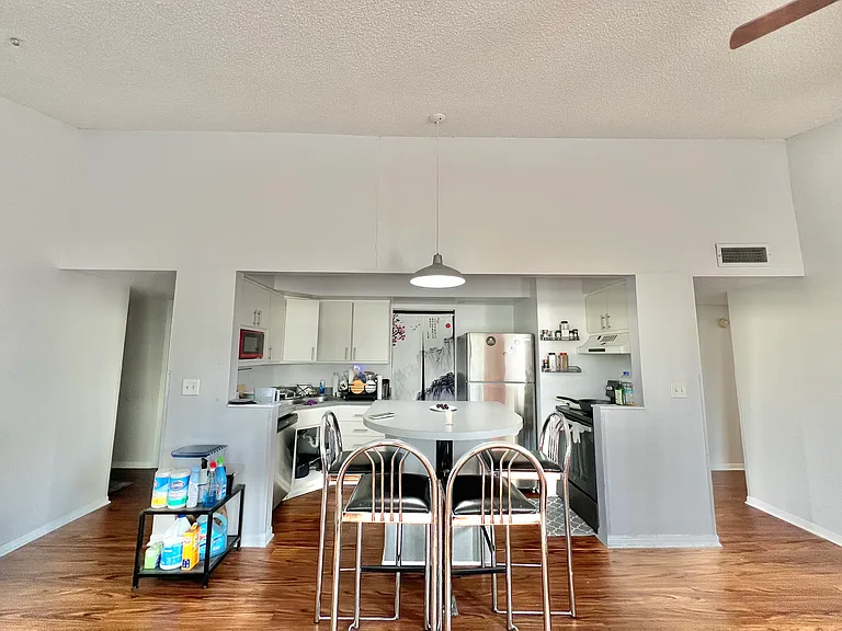 2601 SW Archer Rd #H330 — Photo 2