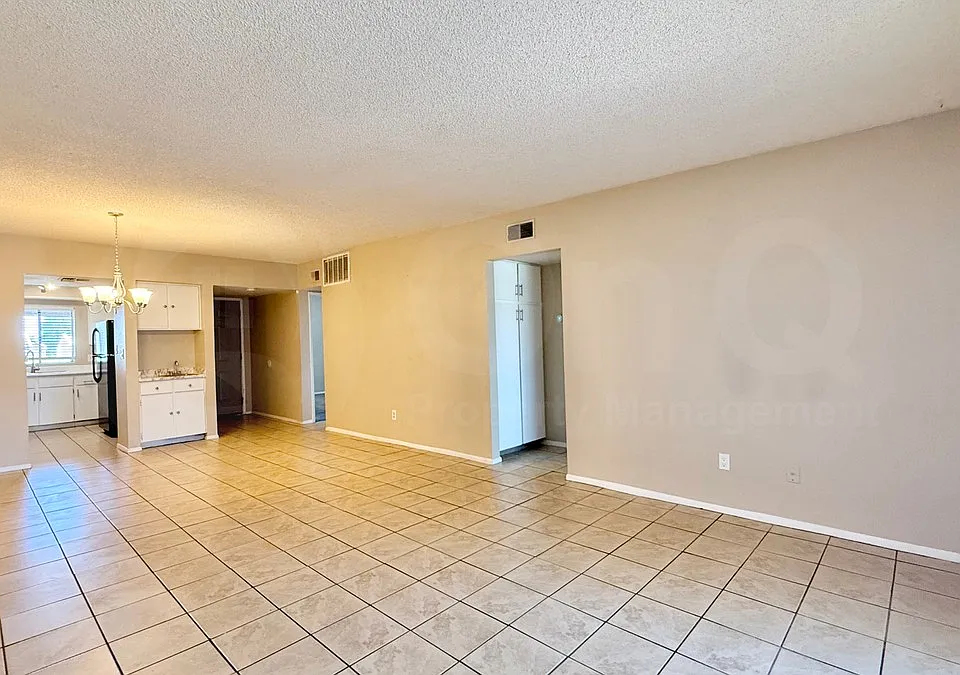 10828 N Biltmore Dr #212
