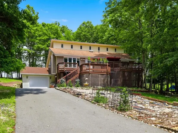 17 Basswood Ct, Albrightsville, PA 18210
