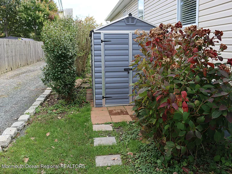 111 Long Branch Ave — Photo 29