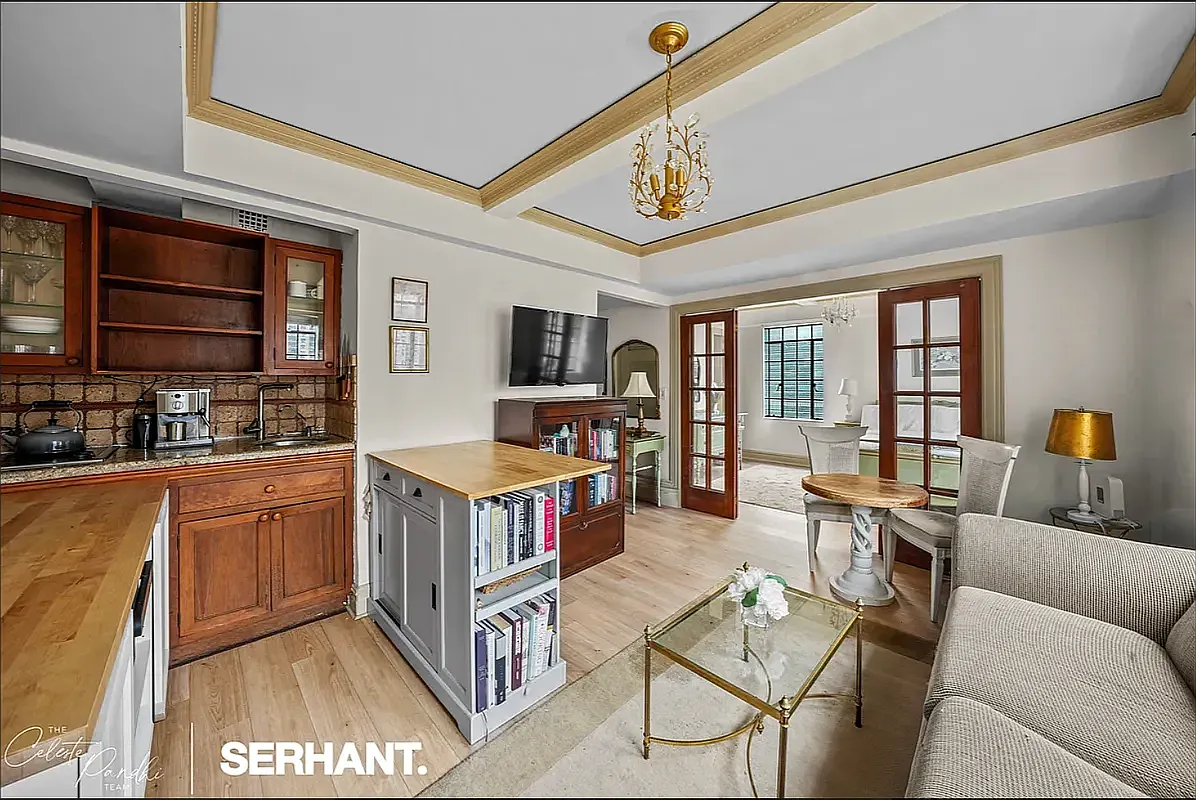 320 East 42nd Street — Photo 4