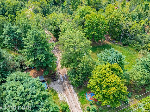 5th image of 6265 Lapeer Rd